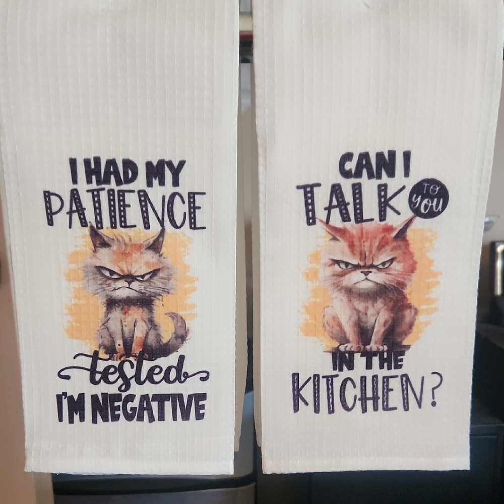 Hand CRAFTED Grumpy Cat Kitchen Towels - White.  NWT. SET of 2
